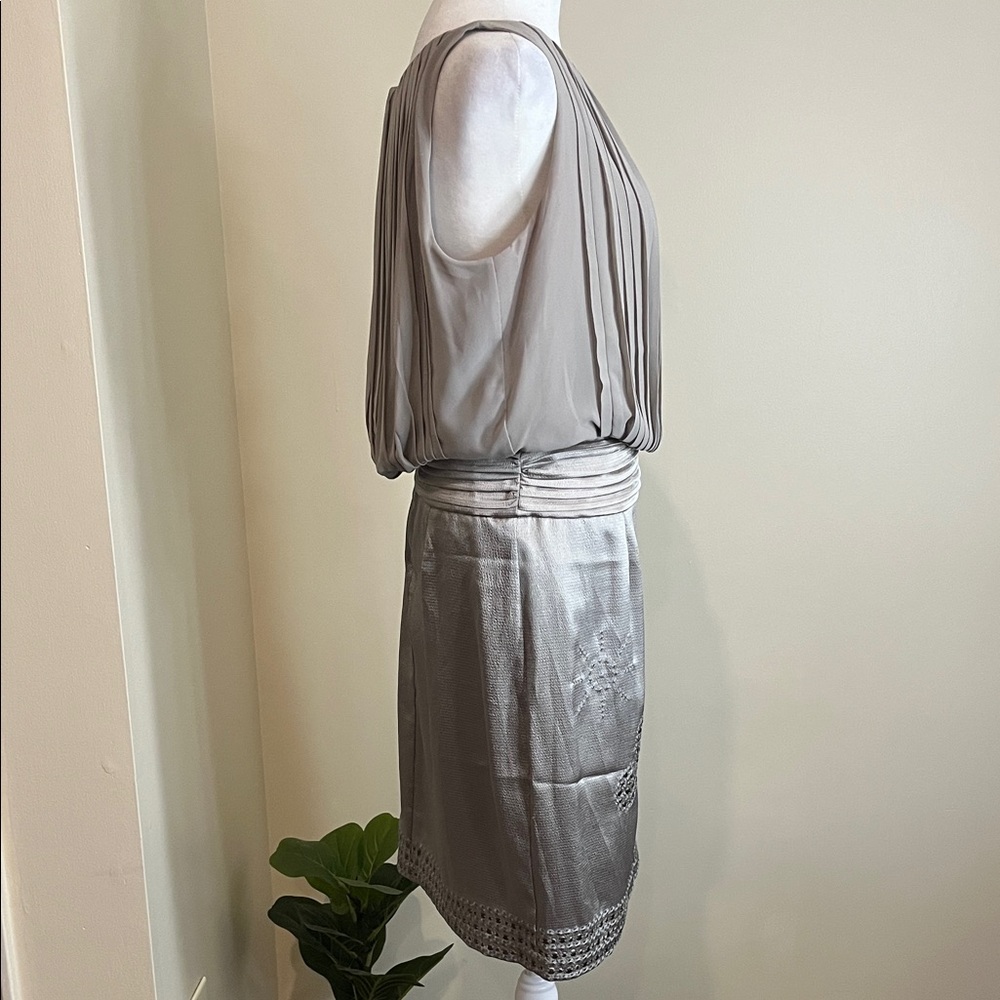 Vince Camuto Women’s Gray Pleated Mini Dress Size 8 - Picture 2 of 8
